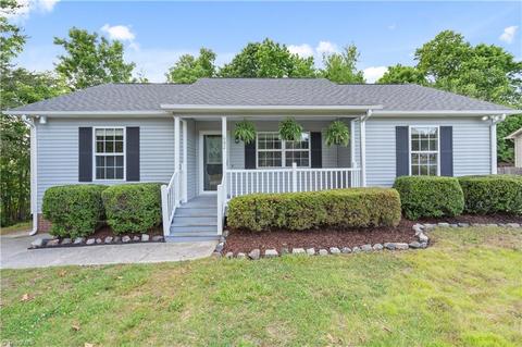 602 Three Oaks Dr, High Point, NC 27265 photo 1