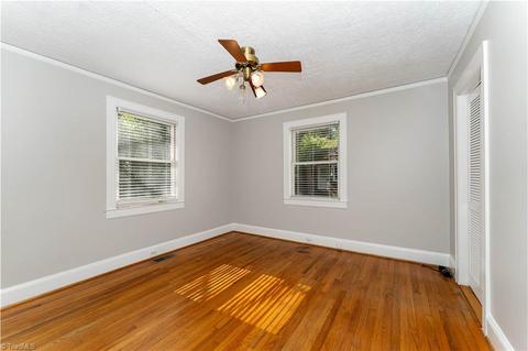 800 Chestnut Dr, High Point, NC 27262 photo 18