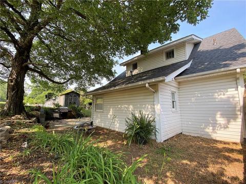 1601 Larkin St, High Point, NC 27262 photo 4