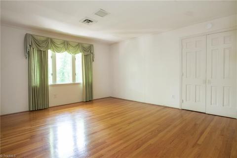 1226 Yorkshire Dr, High Point, NC 27262 photo 18