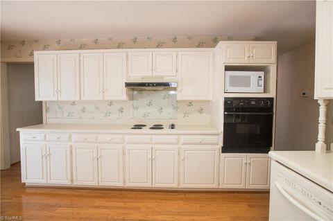 1226 Yorkshire Dr, High Point, NC 27262 photo 10