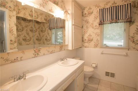 1226 Yorkshire Dr, High Point, NC 27262 photo 12