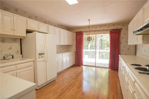 1226 Yorkshire Dr, High Point, NC 27262 photo 9