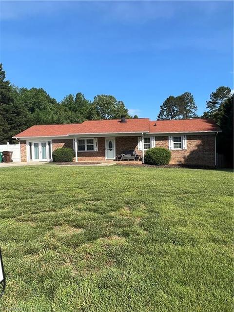 4473 Stone Ridge Dr, Trinity, NC 27370 photo 1