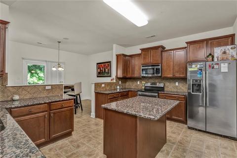 2672 Splitbrooke Dr, High Point, NC 27265 photo 15