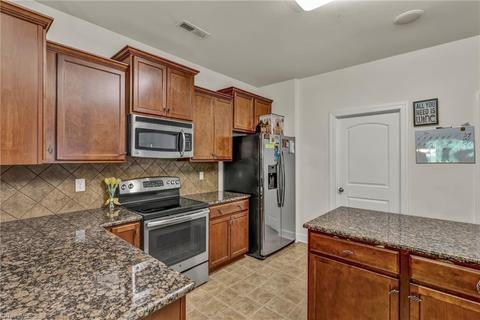 2672 Splitbrooke Dr, High Point, NC 27265 photo 13