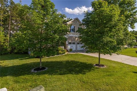 2672 Splitbrooke Dr, High Point, NC 27265 photo 2