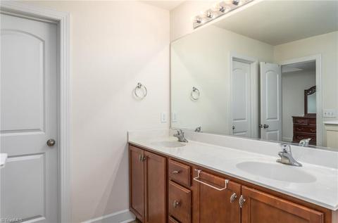 2672 Splitbrooke Dr, High Point, NC 27265 photo 18