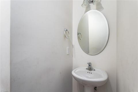 2672 Splitbrooke Dr, High Point, NC 27265 photo 16