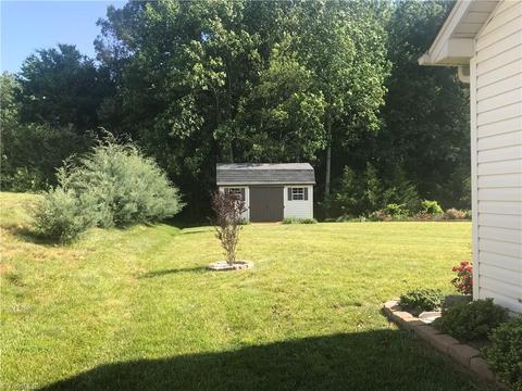 109 Pilot Bluff Dr, King, NC 27021 photo 4