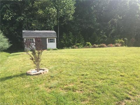 109 Pilot Bluff Dr, King, NC 27021 photo 5