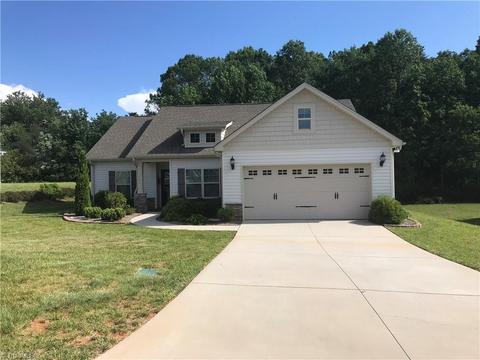 109 Pilot Bluff Dr, King, NC 27021 photo 1