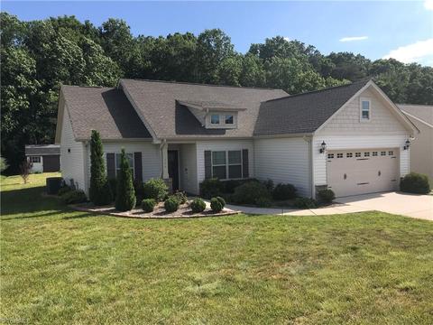109 Pilot Bluff Dr, King, NC 27021 photo 2