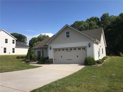 109 Pilot Bluff Dr, King, NC 27021 photo 3