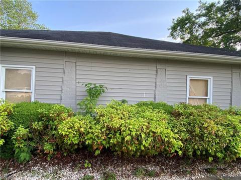 522 E Main St, Pilot Mountain, NC 27041 photo 2