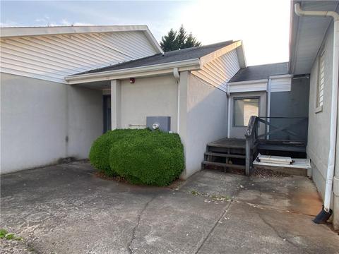 522 E Main St, Pilot Mountain, NC 27041 photo 5