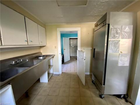 522 E Main St, Pilot Mountain, NC 27041 photo 11