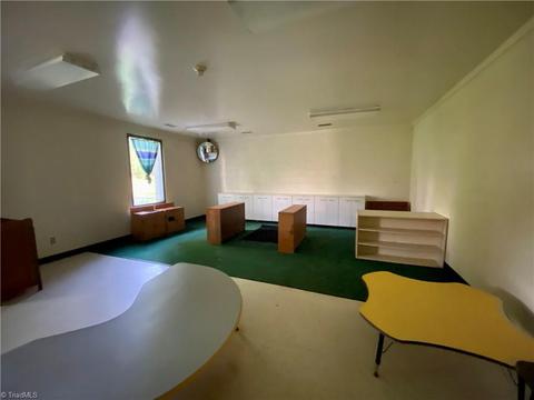 522 E Main St, Pilot Mountain, NC 27041 photo 9