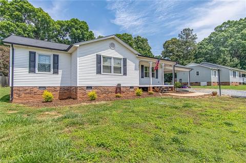 4344 Oak Brook Ct, Trinity, NC 27370 photo 1
