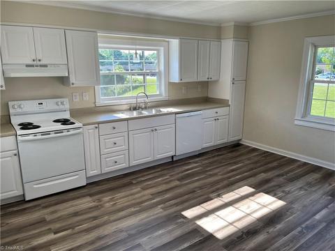415 Unity St, Thomasville, NC 27360 photo 3
