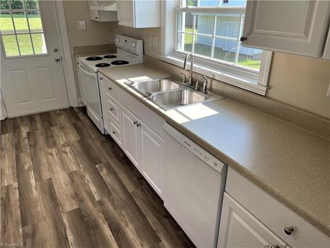 415 Unity St, Thomasville, NC 27360 photo 5