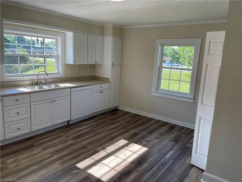 415 Unity St, Thomasville, NC 27360 photo 4