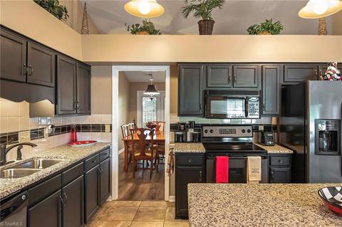 3925 Cobblestone Bend Dr, High Point, NC 27265 photo 13