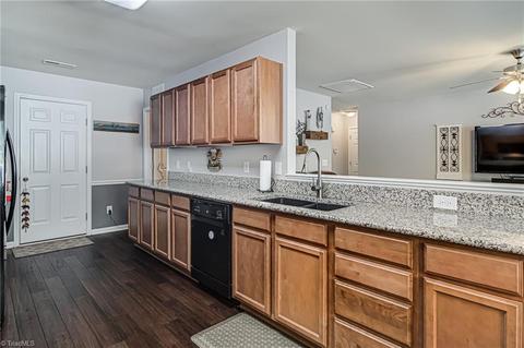 117 Pilot Bluff Dr, King, NC 27021 photo 10
