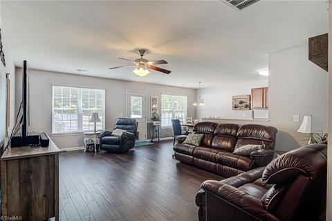 117 Pilot Bluff Dr, King, NC 27021 photo 6