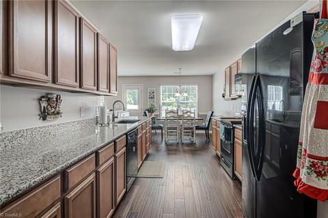 117 Pilot Bluff Dr, King, NC 27021 photo 11