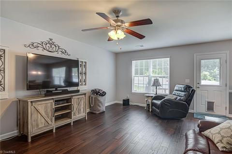 117 Pilot Bluff Dr, King, NC 27021 photo 8