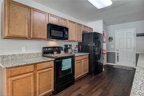 117 Pilot Bluff Dr, King, NC 27021 photo 9