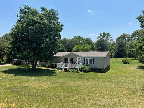 1336 Lackey Mountain Rd, Hiddenite, NC 28636 photo 1
