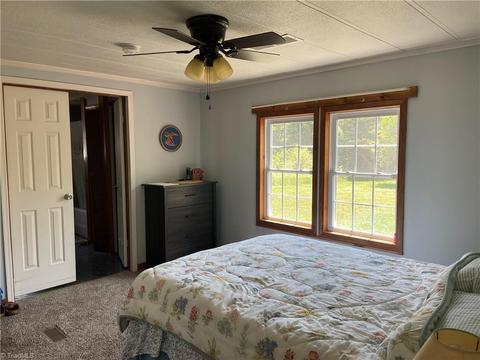 1336 Lackey Mountain Rd, Hiddenite, NC 28636 photo 4