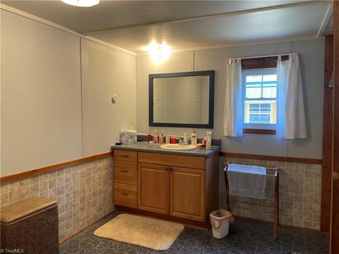 1336 Lackey Mountain Rd, Hiddenite, NC 28636 photo 5