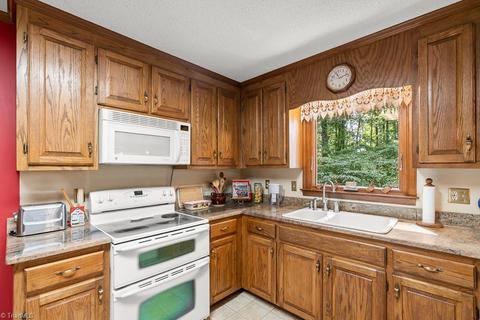 2012 La Dora Ct, High Point, NC 27265 photo 8