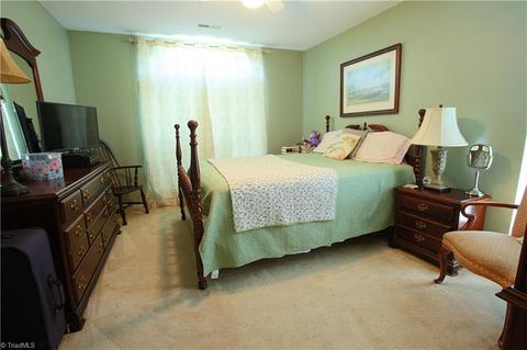 3207 Pipers Way, High Point, NC 27265 photo 7