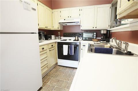 3207 Pipers Way, High Point, NC 27265 photo 6