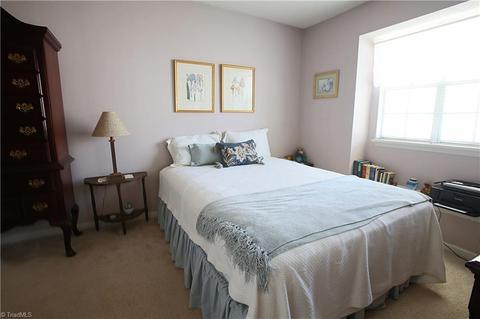 3207 Pipers Way, High Point, NC 27265 photo 9