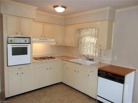 300 Hampton Dr, High Point, NC 27265 photo 18