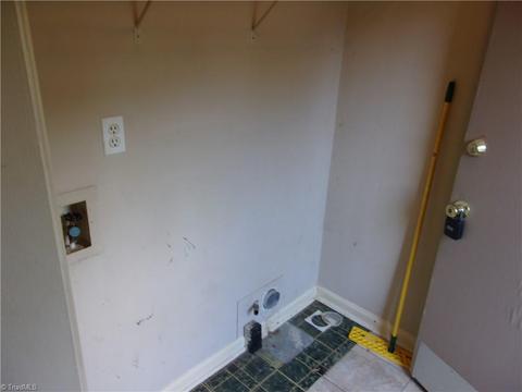 300 Hampton Dr, High Point, NC 27265 photo 21