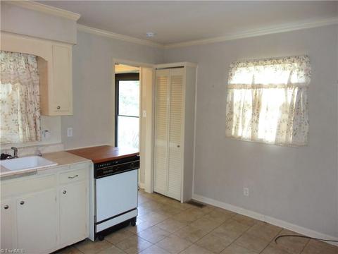 300 Hampton Dr, High Point, NC 27265 photo 17