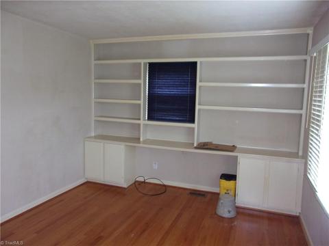 300 Hampton Dr, High Point, NC 27265 photo 4