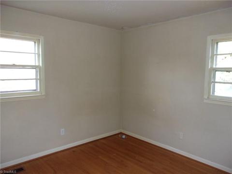 300 Hampton Dr, High Point, NC 27265 photo 9