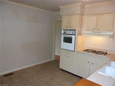 300 Hampton Dr, High Point, NC 27265 photo 19