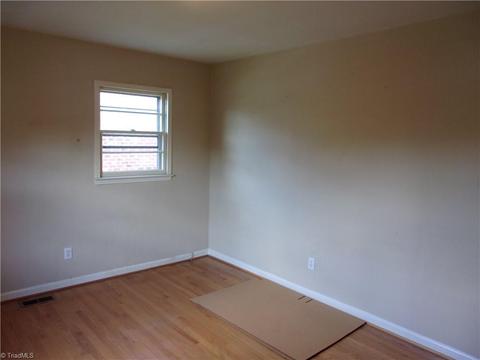 300 Hampton Dr, High Point, NC 27265 photo 16