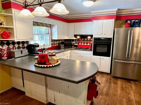 613 Old Mill Rd, High Point, NC 27265 photo 9