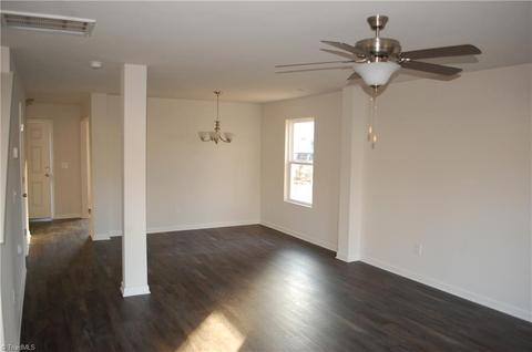 3202 Forestview Dr, High Point, NC 27260 photo 4