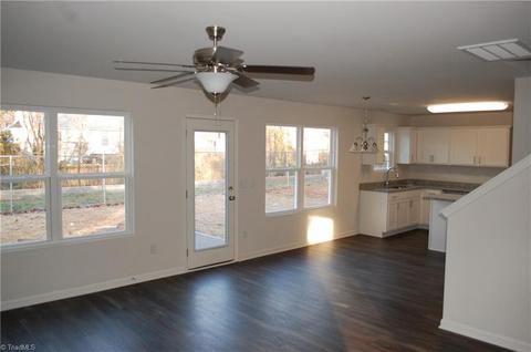 3202 Forestview Dr, High Point, NC 27260 photo 9