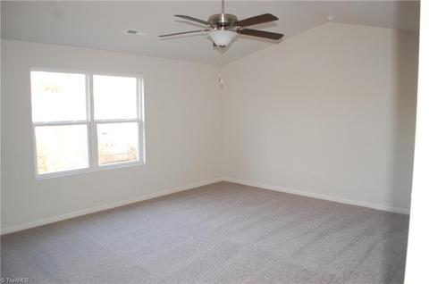 3202 Forestview Dr, High Point, NC 27260 photo 6